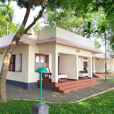 Illikkalam Lakeside Cottages Kumarakom Exterior photo