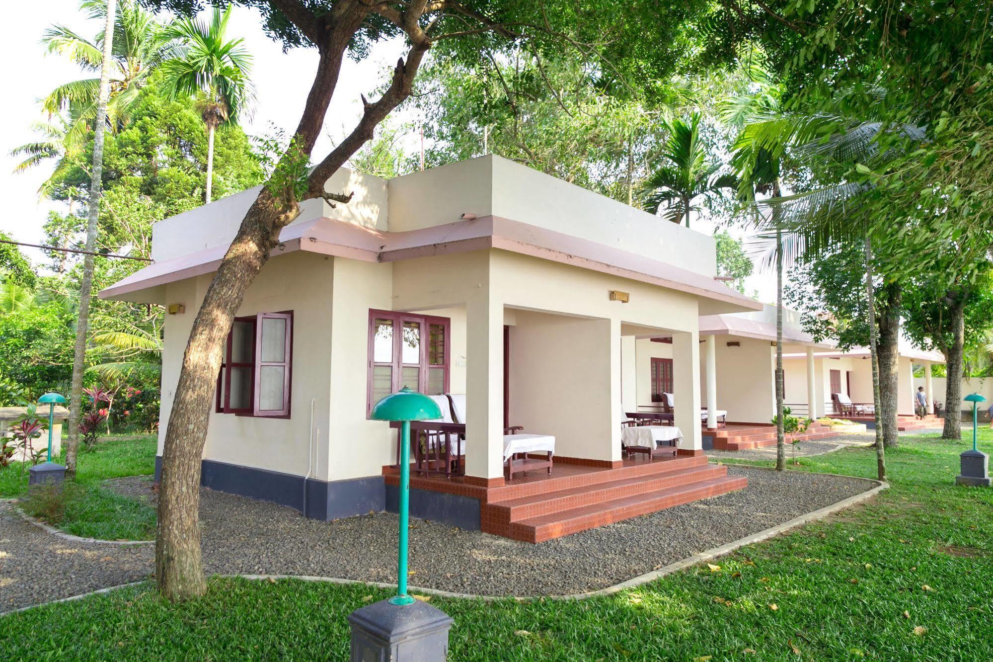 Illikkalam Lakeside Cottages Kumarakom Exterior photo