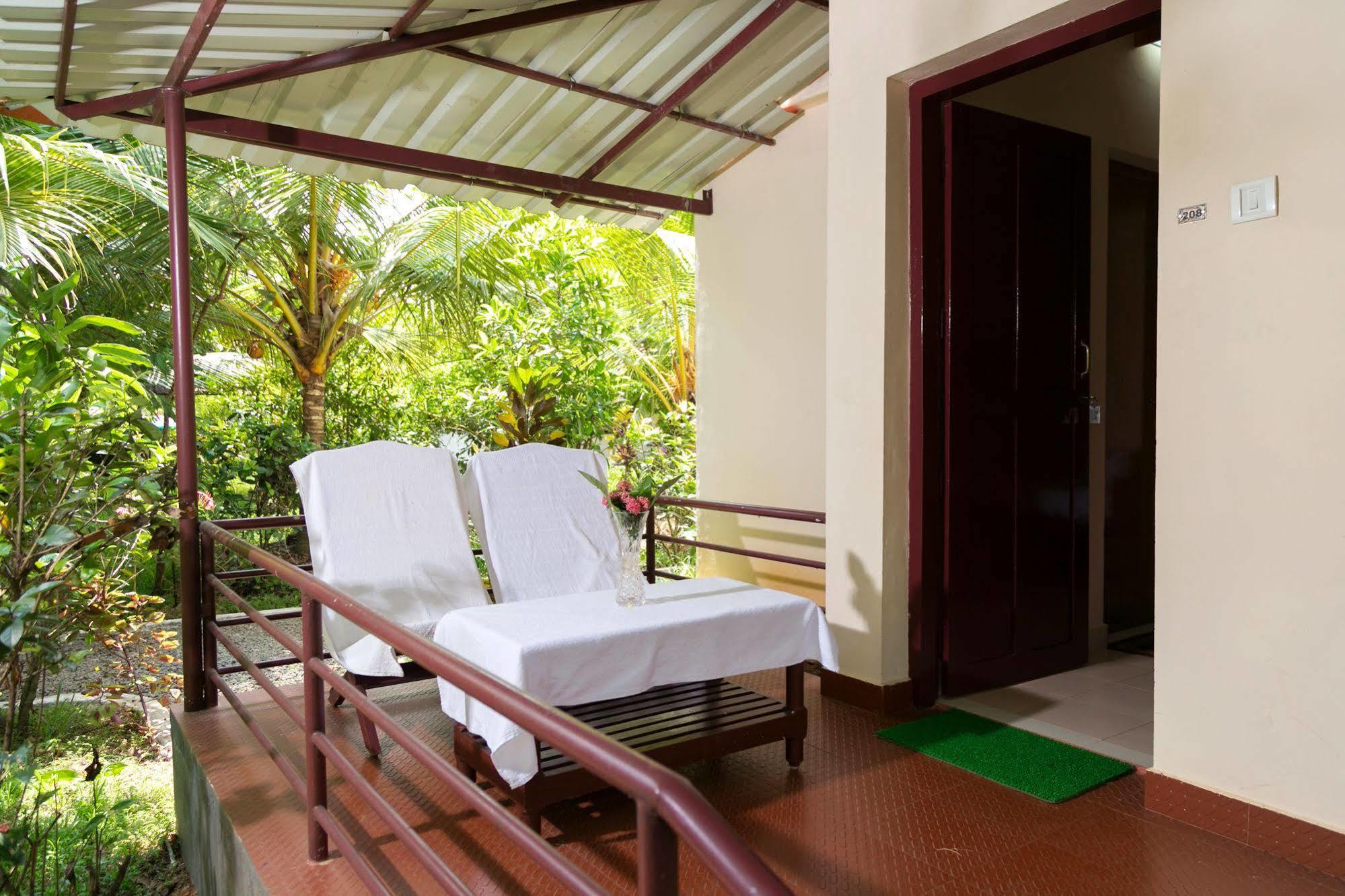 Illikkalam Lakeside Cottages Kumarakom Exterior photo