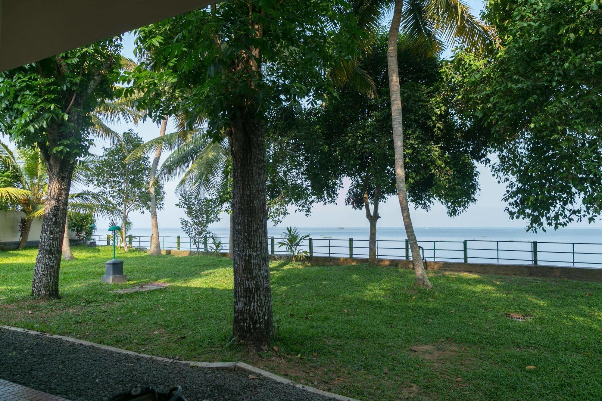 Illikkalam Lakeside Cottages Kumarakom Exterior photo
